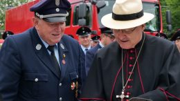 Hans Hopfensperger Kommandant Kreisbrandmeister Feuerwehr Pentling Bischof Rudolf Voderholzer